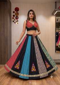 Elegante Conjunto de Lehenga Choli de Seda Estampada Multicolor Estilo Indo-Occidental para Ocasiones Festivas y Celebraciones de Navratri Garba para Mujeres - Product Image 2