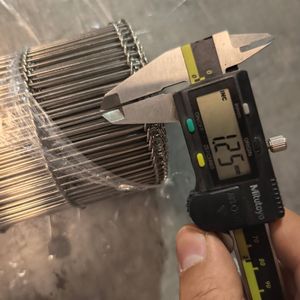 Bande transporteuse résistante à la chaleur de 1070 mm de large - Maille métallique flexible avec 23 ouvertures - Product Image 5