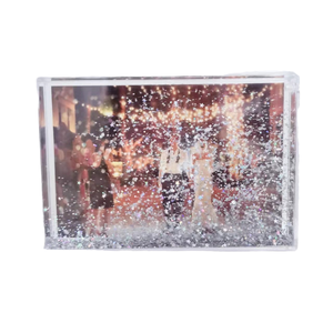 Vente en gros classique Cadres <span class=keywords><strong>photo</strong></span> carrés en acrylique liquide 4x4 pouces avec <span class=keywords><strong>effet</strong></span> pailleté Décoration intérieure écologique Logo personnalisé - Product Image 1