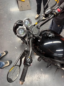 Motocicleta Usada de Segunda Mano, Marca Británica T100 Negra, Modelo 2023, 10500 km, Marca T100, Calidad Premium de una Reconocida Marca Británica - Product Image 5