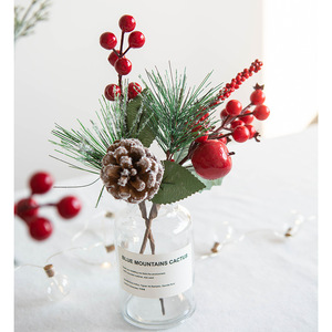 Selecciones <span class=keywords><strong>Red</strong></span> Berry Pine Branches flores artificiales Mini árbol de Navidad con agujas de pino verde para decoraciones navideñas al aire libre - Product Image 4