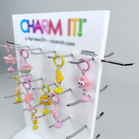RAY YI Accessoires de cellules à assemblage facile et personnalisé Porte-clés avec comptoir Présentoir acrylique rotatif à 2 côtés avec crochets