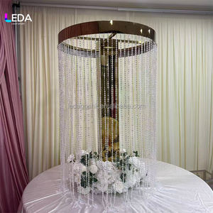 Support de centre de table moderne en acier inoxydable doré LEDA avec pendentif en cristal pour la décoration de table de mariage, d'événements et de fêtes - Product Image 4