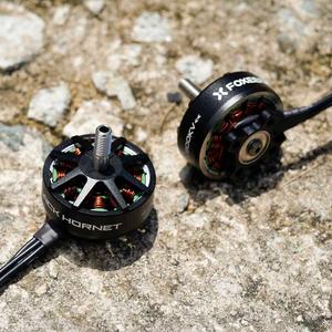FOXEER <span class=keywords><strong>Black</strong></span> <span class=keywords><strong>Hornet</strong></span> 2809 1300KV Motor sin escobillas N52H Imán de alta calidad Disfrute de una potencia creciente 9 pulgadas de largo alcance Drones de carreras con visión en primera persona - Product Image 2