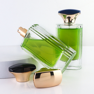 Botella de Perfume de Vidrio Rectangular de Alta Gama de 100 ml con Rayas Verticales Transparentes, Bomba de Pulverización a Presión y Tapa Negra y Dorada Exquisita - Product Image 2