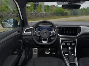 Tange <span class=keywords><strong>T</strong></span>-<span class=keywords><strong>ROC</strong></span> <span class=keywords><strong>2022</strong></span> R-<span class=keywords><strong>Line</strong></span> Pro Plus SUV 280TSI DSG Tracción Delantera Techo Panorámico Volante de Cuero Entrada sin Llave - Product Image 6