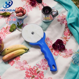 قاطع عجلة بيتزا دائري بشفرة سيراميك آمن للطعام محمول مع غطاء واقي مضحك ومقبض مريح - Product Image 6