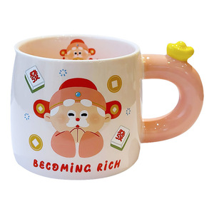 Tasse en céramique Zuo Mu rose avec anse, motif peint à la main du Dieu de la Richesse, cadeau idéal pour les filles, hiver 2025 - Product Image 4