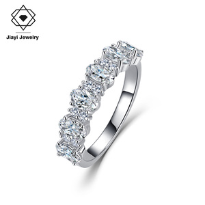 <span class=keywords><strong>Bague</strong></span> demi-éternité empilable en argent sterling S925 avec moissanite taille cœur 1,94 CTW pour <span class=keywords><strong>femme</strong></span> - Product Image 1