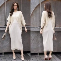 Ventes directes d'usine Sheen, ensemble décontracté pour femmes en 2 pièces, plissé Miyaki, avec haut rayé et robe à franges de couleur unie pour femmes