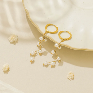 Modernos Pendientes de Acero Inoxidable 304 con Baño de Oro Real de 18K, Diseño de Triángulo con Perla y Borla, Cuatro Colores, Ideales para Mujer - Product Image 2