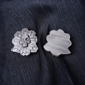 Colección de calaveras de obsidiana plateada talladas a mano con cristales naturales al por mayor para regalo - Product Image 6