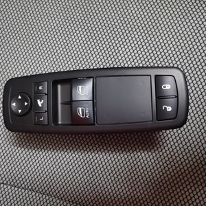 สวิตช์กระจกไฟฟ้า Dodge Ram รุ่น 68148895AA ด้านหน้าซ้าย สำหรับอะไหล่เปลี่ยนรถบรรทุก - Product Image 1