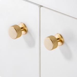 HK0900 Manija de perilla redonda de latón macizo Diseño moleteado para muebles Cocina Armario Puerta Tirador Cajón Uso - Product Image 4