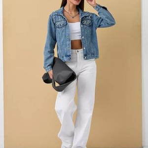 شورت جينز قصير بتصميم جديد مع تفاصيل كشكشة وحافة مزينة وأزرار أمامية - Product Image 2