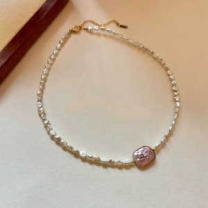 Collier pendentif baroque en perles de culture d'eau douce naturelles violettes pour femme, avec chaîne de clavicule, tendance 2025 - Product Image 3