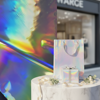 Película de laminación brillante holográfica metálica arcoíris con efecto de relieve suave, impermeable y con brillo, de BOPP, para bolsas de regalo, a bajo precio.