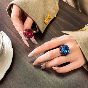 Bague en cuivre écologique plaqué or <span class=keywords><strong>noir</strong></span> avec corindon rouge et <span class=keywords><strong>spinelle</strong></span> bleue de 16 mm, sertie de zircone cubique, pour des déclarations tendance - Product Image 5