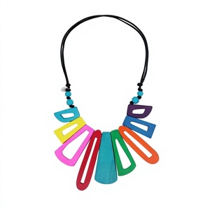 Collier en résine acrylique géométrique de luxe, pendentif multicolore mignon et élégant, bijoux unisexes pour les fêtes, pour femme - Product Image 1
