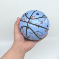 Mini ballon de basket OEM jaune taille paume, multicolore, en promotion pour enfants, idéal pour le jeu ou comme ornement de bureau, cadeau de Noël très demandé