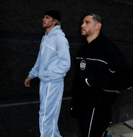 Set Hoodie dan Celana Olahraga Pria Custom dengan Strip Reflektif, Tracksuit 2 Potong, Logo Garis Reflektif, Berlapis Fleece