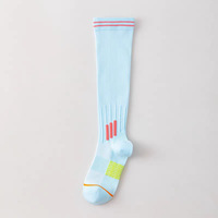 Chaussettes de compression du genou pour femmes personnalisées avec rayures longitudinales Chaussettes de compression d'automne en polyester absorbant la sueur