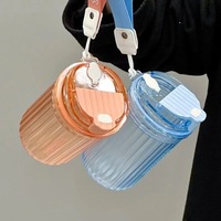 Bouteille d'eau en plastique transparente avec infuseur à thé et corde, tasse portable pour l'école