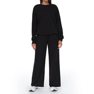 Спортивная одежда с высокой талией и широкими штанинами — это удобная женская рубашка с длинными рукавами, идеально подходящая для бега и занятий в спортзале. - Product Image 2