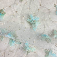 Fournisseur chinois personnalisé 100% polyester fil de soie doré 3D tissu de broderie à motif papillon bleu ciel pour robe de mariée