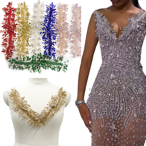 Abiti da Festa di Lusso alla Moda con Applicazioni Floreali 3D in Rosso e Rosa Chiaro per Cerimonie - Product Image 1