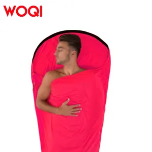 حقيبة نوم من WOQI ضد الماء محمولة وخفيفة الوزن للغاية للكبار ومزودة بغطاء للرأس وحقيبة للنوم للكبار موسم 3 للطقس الدافئ