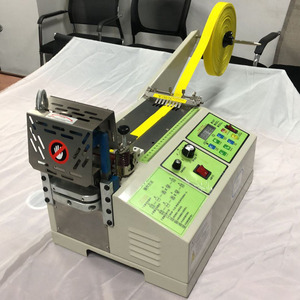 Découpeuse automatique <span class=keywords><strong>de</strong></span> boucle <span class=keywords><strong>de</strong></span> crochet <span class=keywords><strong>de</strong></span> sangle <span class=keywords><strong>en</strong></span> nylon <span class=keywords><strong>de</strong></span> coupeur d'étiquettes <span class=keywords><strong>de</strong></span> ruban <span class=keywords><strong>de</strong></span> satin <span class=keywords><strong>de</strong></span> polyester froid chaud pour le film <span class=keywords><strong>de</strong></span> canettes <span class=keywords><strong>de</strong></span> bouteilles - Product Image 4