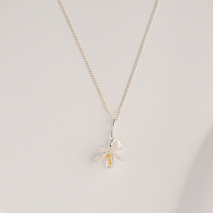 Collar de Flores de Fresia con Forma de Mariposa, Chapado en Oro, con Cadena de Latón, para Novias, un Susurro de <span class=keywords><strong>Amistad</strong></span> <span class=keywords><strong>y</strong></span> Amor Puros - Product Image 5