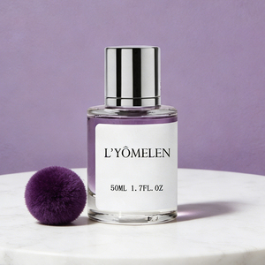Perfume Árabe en Aerosol de Bolsillo con Fragancia Amaderada y Especiada, Larga Duración, Ecológico, Aroma de Rosa y Cuero en Polvo de Lujo - Product Image 1