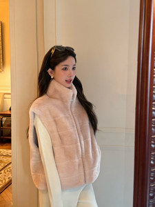 Cappotto Elegante da Donna in Pelliccia Sintetica 100% Poliestere, Collo Tondo, Caldo e Morbido per l'Inverno - Product Image 4