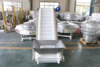 XF marque longue Distance transport convoyeur à bande PU matériel 4kw puissance 380V petit Angle d'inclinaison équipement de livraison déplacer la roue