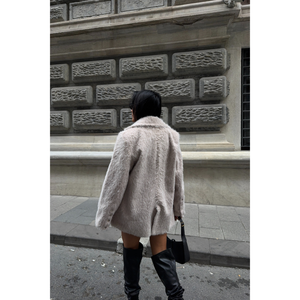 เสื้อแจ็คเก็ตผู้หญิงสไตล์บอยเฟรนด์ ผ้าแคชเมียร์ผสมขนอัลปาก้า สีเบจ - Product Image 1