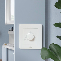 Interrupteur mural LED à intensité variable 300W de MGA Factory, au design moderne et épuré, de haute qualité et conforme aux normes, pour usage domestique et professionnel.