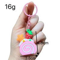 Porte-clés en PVC en forme de gâteau roulé aux fraises, en caoutchouc souple, style dessin animé, vente en gros, cadeaux promotionnels en vrac
