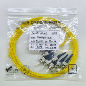 Pigtail de Fibra Óptica LSZH de Bajo Humo y Cero Halógenos ST/UPC de 12 Hilos Monomodo, 0.9mm, 1.5M para Empalmes ODF FTTH - Product Image 1