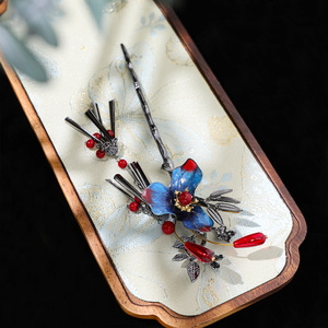 [Fabriqué à la main] Ensemble de pinces à cheveux haut de gamme en bleu dégradé avec pompons, de style chinois traditionnel, parfait pour le Hanfu et - Product Image 4