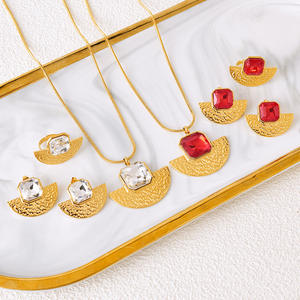 Retro Niche Design <span class=keywords><strong>Titanium</strong></span> Staal Vergulde Dames Sieraden Set Waaiervormige Oorbellen Ketting Zirkoon Ingelegd Glas Nieuw Stijlvol - Product Image 2