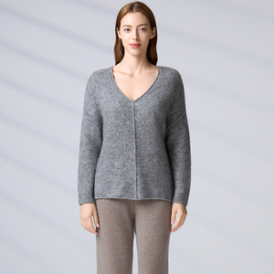 Pull en laine à col en V pour femme, personnalisé, à manches longues, anti-boulochage, surdimensionné, confortable, gris, pour l'hiver - Product Image 1