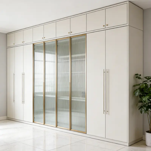 <span class=keywords><strong>Armadio</strong></span> Bianco Personalizzato <span class=keywords><strong>con</strong></span> Finiture Dorate, <span class=keywords><strong>Ante</strong></span> in Vetro e Cassetti per Progetti di Hotel e Appartamenti di Lusso - Product Image 2
