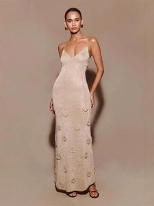 Женское платье с V-образным вырезом - Product Image 2