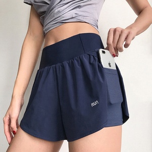 Venta al por mayor de pantalones cortos deportivos de doble capa de secado rápido para gimnasio pantalones cortos deportivos para correr activos para mujeres - Product Image 1