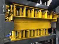 Brique automatique de verrouillage d'argile de XM5-10 pressant la brique de sol rouge de 5 pièces en même temps vente de machine en Afrique