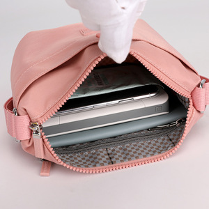 กระเป๋าสะพายไหล่ผู้หญิงอเนกประสงค์แฟชั่นใหม่สีสันสดใสสำหรับทำงาน, กระเป๋าสะพายข้างแบบเรียบง่าย, กระเป๋าไนลอนกันน้ำแบบส่วนตัว - Product Image 4