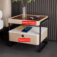 Italienischer Minimalistischer Smart-Nachttisch mit Kabelloser Ladestation, Metallrahmen und Marmorplatte für Moderne Schlafzimmer