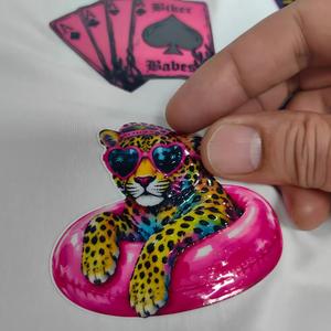 Etiquetas de Transferencia de Calor UV 3D Personalizadas para PET, Duraderas, Lavables, con Logotipo en Relieve, para Prendas Textiles, Gorras, Ropa Deportiva, Camisetas - Product Image 4